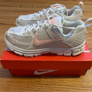 Girls Nike Vomero Sneakers Size 5